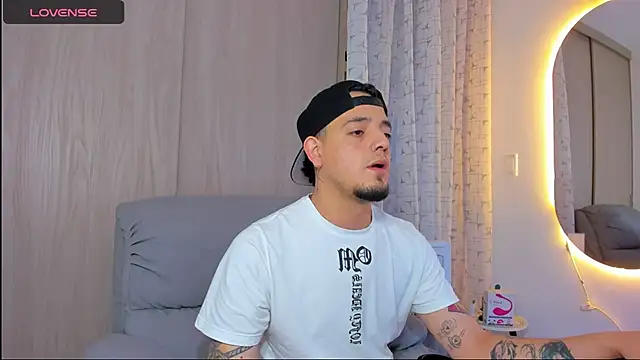 Snapshot of alejandro_calderon1 chatting on 11-15-25, 07:01 alejandro calderon1 online show from 11-15-25, 07:01