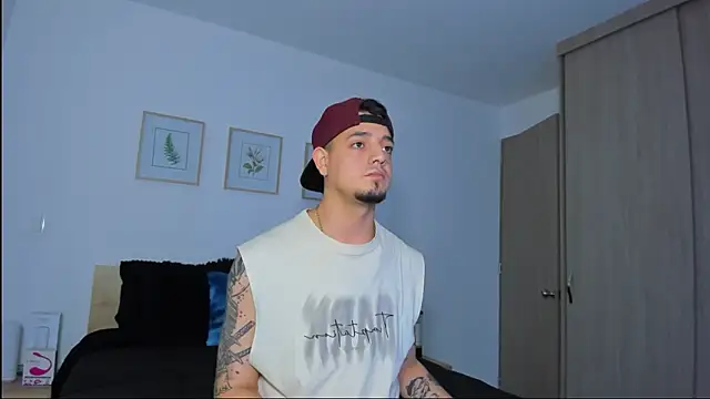 Snapshot of alejandro_calderon1 chatting on 12-17-25, 03:55 alejandro calderon1 online show from 12-17-25, 03:55