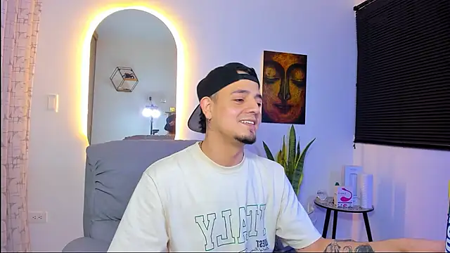 Snapshot of alejandro_calderon1 chatting on 01-14-26, 04:27 alejandro calderon1 online show from 01-14-26, 04:27