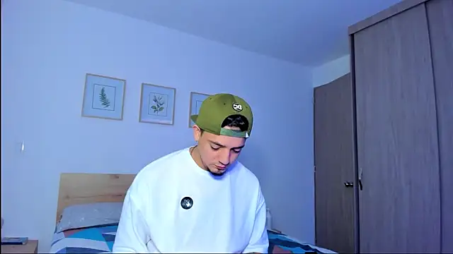 Snapshot of alejandro_calderon1 chatting on 11-29-25, 08:47 alejandro calderon1 online show from 11-29-25, 08:47