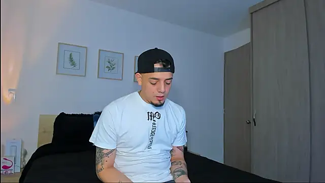 Snapshot of alejandro_calderon1 chatting on 12-19-25, 04:27 alejandro calderon1 online show from 12-19-25, 04:27