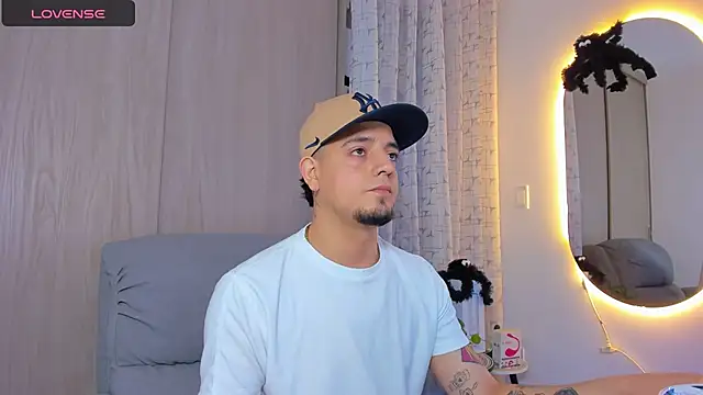 Snapshot of alejandro_calderon1 chatting on 11-03-25, 05:01 alejandro calderon1 online show from 11-03-25, 05:01