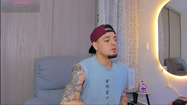 Snapshot of alejandro_calderon1 chatting on 11-17-25, 05:00 alejandro calderon1 online show from 11-17-25, 05:00