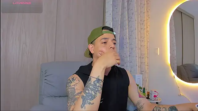 Snapshot of alejandro_calderon1 chatting on 11-12-25, 05:33 alejandro calderon1 online show from 11-12-25, 05:33