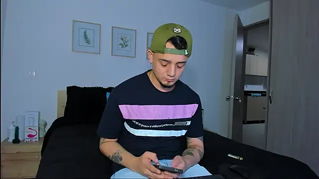 Snapshot of alejandro_calderon1 chatting on 12-21-25, 02:03 alejandro calderon1 online show from 12-21-25, 02:03