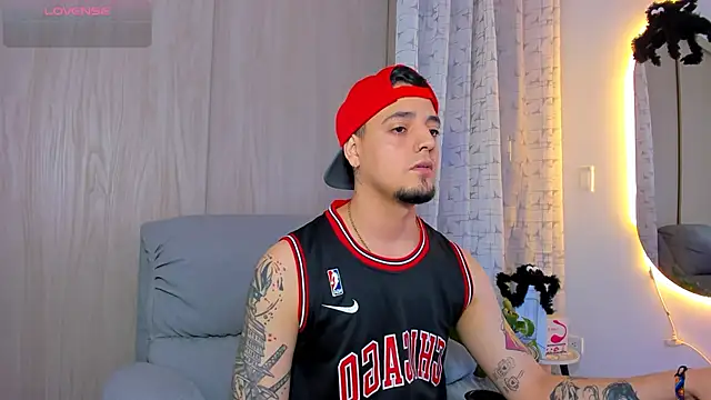 Snapshot of alejandro_calderon1 chatting on 10-18-25, 12:12 alejandro calderon1 online show from 10-18-25, 12:12