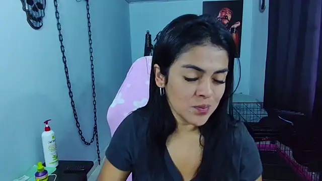 Snapshot of Hannah-grace chatting on 02-19-25, 12:11 Hannah-grace online show from 02-19-25, 12:11