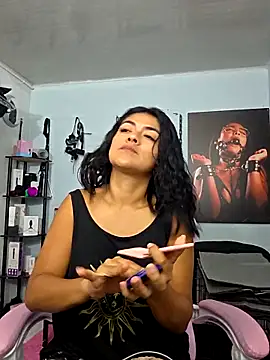 Snapshot of Hannah-grace chatting on 10-04-25, 10:39 Hannah-grace online show from 10-04-25, 10:39