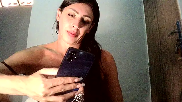 Snapshot of AlexiaDuucan chatting on 09-22-25, 01:39 AlexiaDuucan online show from 09-22-25, 01:39