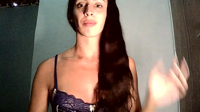 Snapshot of AlexiaDuucan chatting on 03-08-25, 07:42 AlexiaDuucan online show from 03-08-25, 07:42