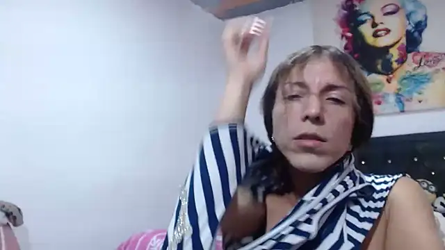 Snapshot of aleera_starxx982 chatting on 03-06-25, 01:05 aleera starxx982 online show from 03-06-25, 01:05