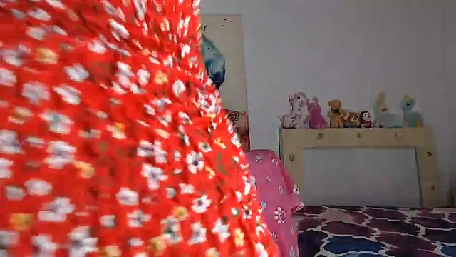 Snapshot of aleera_starxx982 chatting on 06-12-26, 12:19 aleera starxx982 online show from 06-12-26, 12:19