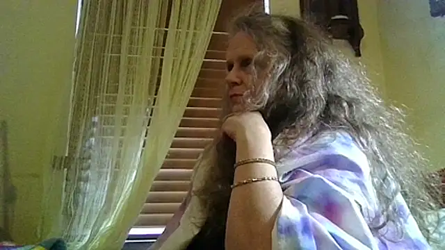 Snapshot of DestineeLoverGirl chatting on 06-18-26, 02:00 DestineeLoverGirl online show from 06-18-26, 02:00