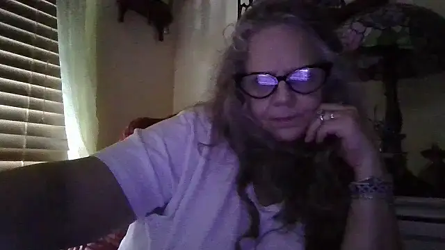 Snapshot of DestineeLoverGirl chatting on 04-18-26, 01:02 DestineeLoverGirl online show from 04-18-26, 01:02