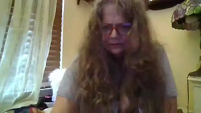Snapshot of DestineeLoverGirl chatting on 03-27-26, 02:07 DestineeLoverGirl online show from 03-27-26, 02:07