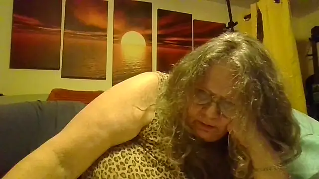 Snapshot of DestineeLoverGirl chatting on 06-17-26, 01:21 DestineeLoverGirl online show from 06-17-26, 01:21