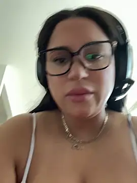 Snapshot of MeghanXO chatting on 10-06-25, 02:18 MeghanXO online show from 10-06-25, 02:18