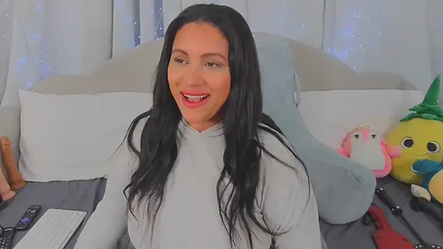 MeghanXO online show from 05-15-26, 01:47