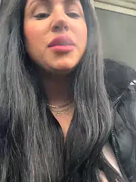 MeghanXO online show from 10-31-25, 01:52