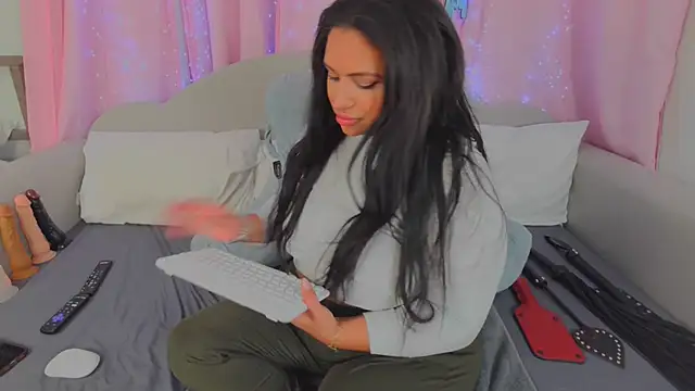 MeghanXO online show from 11-06-25, 02:21