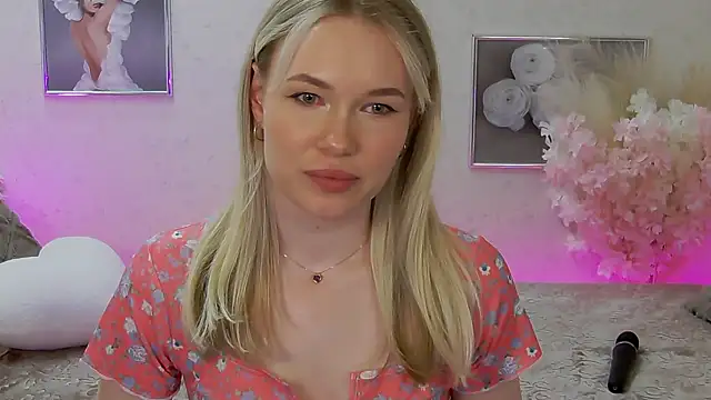 Snapshot of Veronika_Mitchel chatting on 03-16-25, 07:38 Veronika Mitchel online show from 03-16-25, 07:38