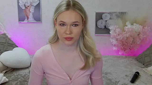 Snapshot of Veronika_Mitchel chatting on 03-18-25, 02:50 Veronika Mitchel online show from 03-18-25, 02:50