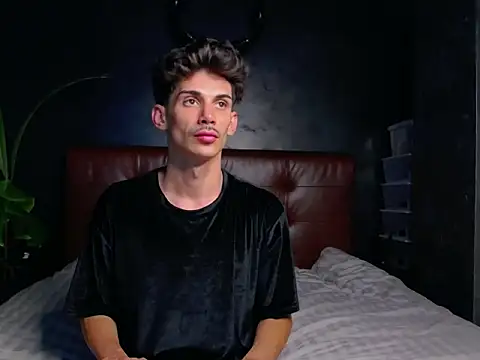 Snapshot of DanielCrush1 chatting on 10-04-25, 06:09 DanielCrush1 online show from 10-04-25, 06:09