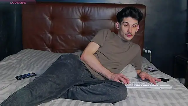 Snapshot of DanielCrush1 chatting on 03-15-26, 03:19 DanielCrush1 online show from 03-15-26, 03:19