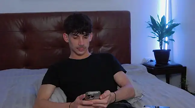 Snapshot of DanielCrush1 chatting on 02-15-25, 03:52 DanielCrush1 online show from 02-15-25, 03:52