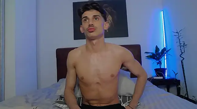 Snapshot of DanielCrush1 chatting on 03-19-25, 10:42 DanielCrush1 online show from 03-19-25, 10:42