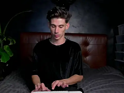 Snapshot of DanielCrush1 chatting on 10-03-25, 06:42 DanielCrush1 online show from 10-03-25, 06:42