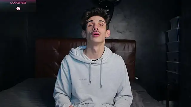 Snapshot of DanielCrush1 chatting on 01-16-26, 02:26 DanielCrush1 online show from 01-16-26, 02:26