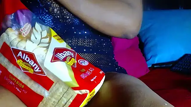 Queenofthenightx online show from 10-21-25, 04:39