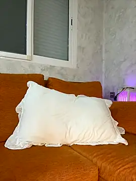 KarlaLuar  online show from 11-18-25, 10:13