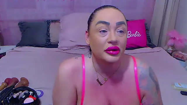 Snapshot of BustyVicky chatting on 10-27-25, 10:00 BustyVicky online show from 10-27-25, 10:00