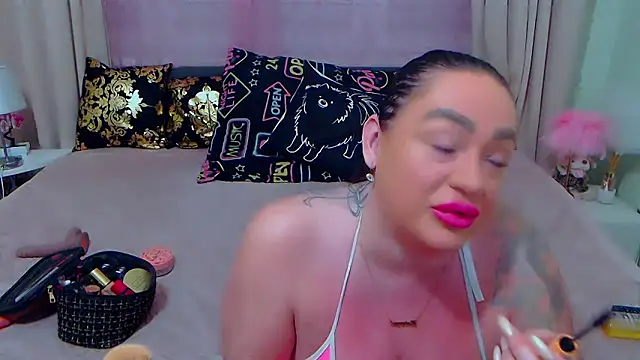 Snapshot of BustyVicky chatting on 02-28-25, 10:17 BustyVicky online show from 02-28-25, 10:17