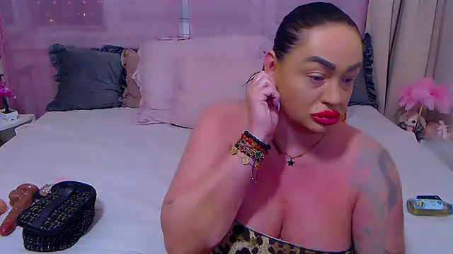 Snapshot of BustyVicky chatting on 09-23-25, 09:44 BustyVicky online show from 09-23-25, 09:44