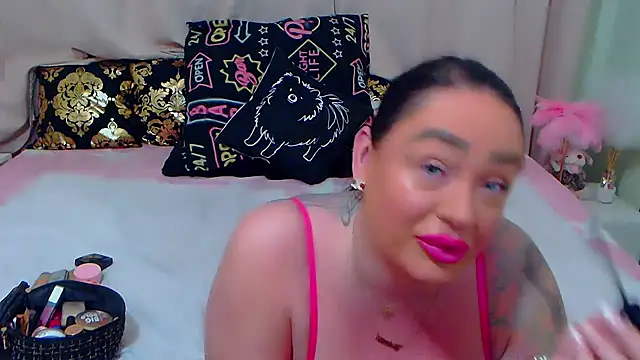 Snapshot of BustyVicky chatting on 02-10-25, 10:40 BustyVicky online show from 02-10-25, 10:40