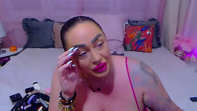 Snapshot of BustyVicky chatting on 09-27-25, 09:54 BustyVicky online show from 09-27-25, 09:54