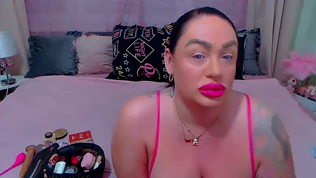 Snapshot of BustyVicky chatting on 03-21-25, 11:12 BustyVicky online show from 03-21-25, 11:12