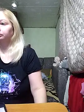 Snapshot of BustyBlond chatting on 02-08-26, 04:43 BustyBlond online show from 02-08-26, 04:43