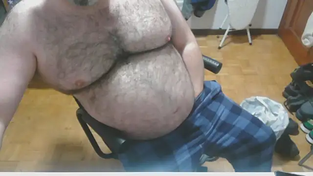 mikeyhotbear online show from 12-19-24, 06:23