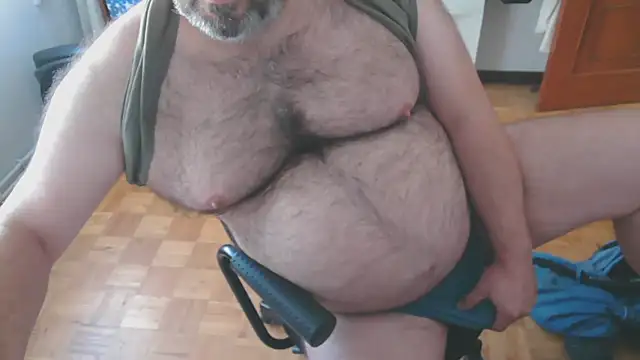 mikeyhotbear online show from 09-26-25, 08:10