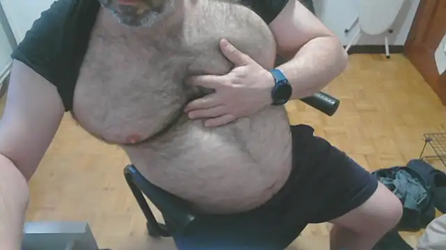 mikeyhotbear online show from 05-03-26, 06:18