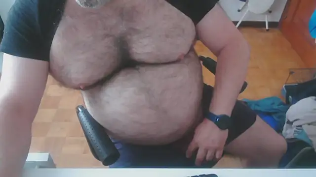mikeyhotbear online show from 05-25-26, 05:51