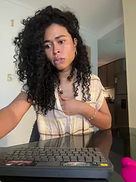 GabriSaenz online show from 12-21-24, 10:40