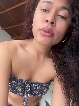 Snapshot of GabriSaenz chatting on 06-03-26, 02:29 GabriSaenz online show from 06-03-26, 02:29
