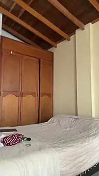 GabriSaenz online show from 10-23-25, 01:43