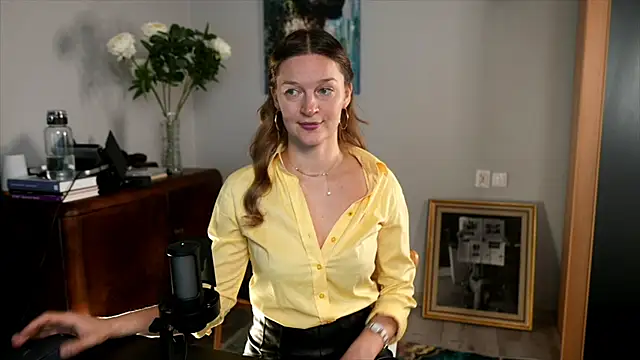 Snapshot of Special___ chatting on 12-22-24, 08:58 Special    online show from 12-22-24, 08:58