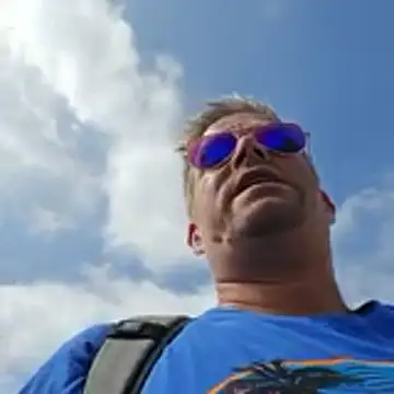 Trucker Hunter online show from 10-19-25, 12:52